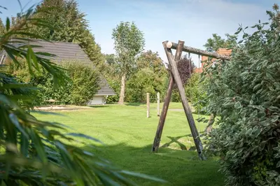 Ein Garten an der Unterkunft Ferienhaus Mellumplate 20