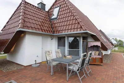 Das Gebäude in dem sich das Ferienhaus befindet