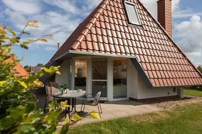 Das Gebäude in dem sich das Ferienhaus befindet