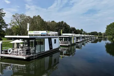 Blick auf einen Fluss in der Nähe des Ferienhauses