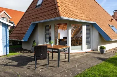 Das Gebäude in dem sich das Ferienhaus befindet