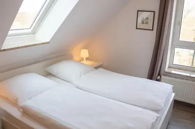 Ein Bett oder Betten in einem Zimmer der Unterkunft Ferienwohnung Sieltrift 4-12