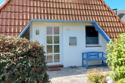 Das Gebäude in dem sich das Ferienhaus befindet