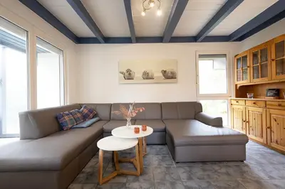 Ein Sitzbereich in der Unterkunft Ferienhaus Vogelsand 08