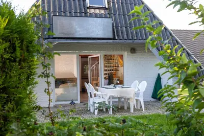 Das Gebäude in dem sich das Ferienhaus befindet