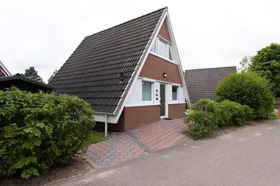 Das Gebäude in dem sich das Ferienhaus befindet