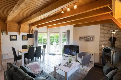 Ein Sitzbereich in der Unterkunft Ferienhaus Westertill 03