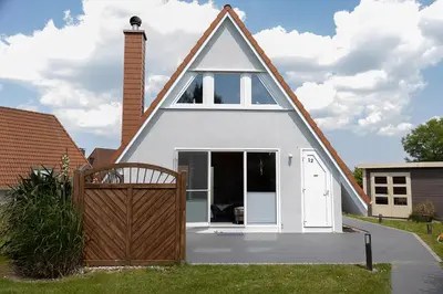 Das Gebäude in dem sich das Ferienhaus befindet