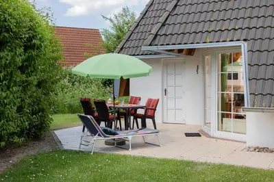Ein Garten an der Unterkunft Ferienhaus Medemsand 12