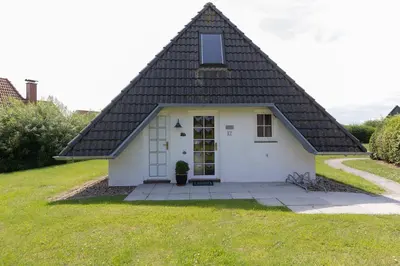 Das Gebäude in dem sich das Ferienhaus befindet