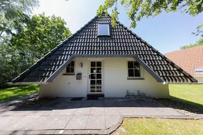 Das Gebäude in dem sich das Ferienhaus befindet