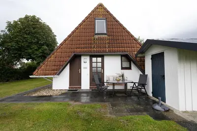 Das Gebäude in dem sich das Ferienhaus befindet