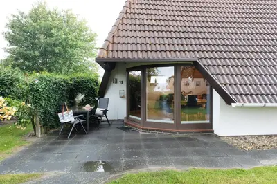 Das Gebäude in dem sich das Ferienhaus befindet