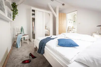 Ein Bett oder Betten in einem Zimmer der Unterkunft Die Ferienwohnung direkt am Meer