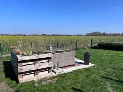 Ein Garten an der Unterkunft Haus am Meer