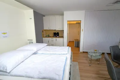 Küche/Küchenzeile in der Unterkunft Terrassenhaus Duhnen Whg 90 mit Seeblick, 150m zum Strand