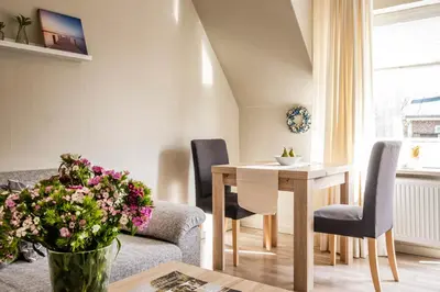 Ein Sitzbereich in der Unterkunft Op de Westerwarft Wohnung 4