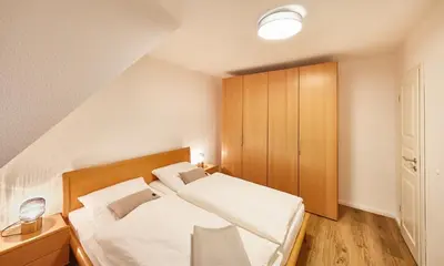 Ein Bett oder Betten in einem Zimmer der Unterkunft Ferienwohnung mit Meerblick Grimmershörnbucht