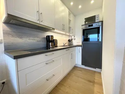 Küche/Küchenzeile in der Unterkunft Strandhochhaus Sahlenburg FeWo H3