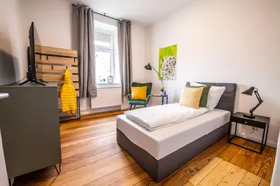 Ein Bett oder Betten in einem Zimmer der Unterkunft Gemächliche Haushälfte mit 4 Schlafzimmern