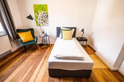 Ein Bett oder Betten in einem Zimmer der Unterkunft Gemächliche Haushälfte mit 4 Schlafzimmern