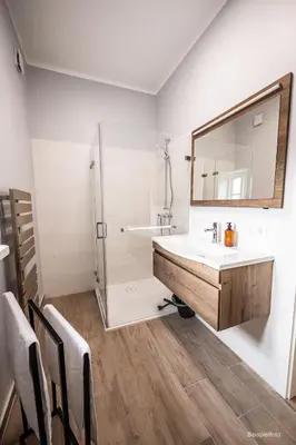 Ein Badezimmer in der Unterkunft 6 Zimmer 130 m2 Wundervoll sanierte Wohnung zentral ruhig hochwertig