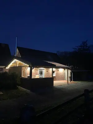 Das Gebäude in dem sich das Ferienhaus befindet