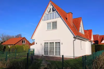 Das Gebäude in dem sich das Ferienhaus befindet