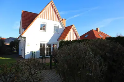 Das Gebäude in dem sich das Ferienhaus befindet