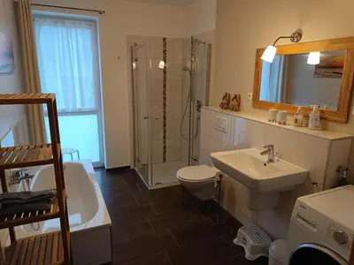 Ein Badezimmer in der Unterkunft Küstenhaus Duhnen - Wohnung 1 mit Meerblick