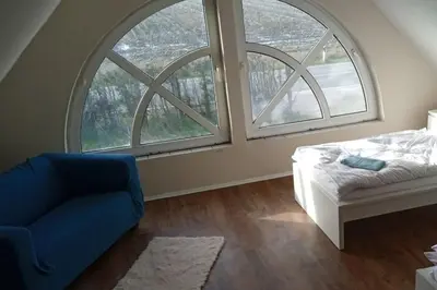 Ein Bett oder Betten in einem Zimmer der Unterkunft Große Landhauswohnung