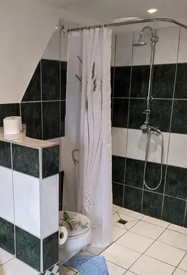 Ein Badezimmer in der Unterkunft Große Landhauswohnung