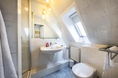 Ein Badezimmer in der Unterkunft Haus Alleestraße Apartment 3