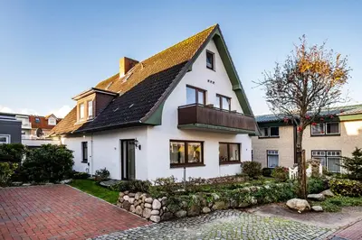 Das Gebäude in dem sich die Ferienwohnung befindet