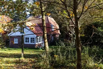 Ein Garten an der Unterkunft Brick House In Secluded Setting