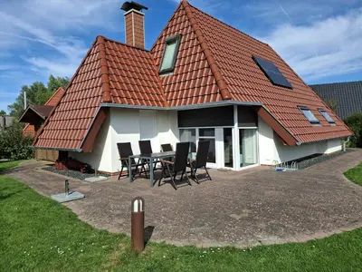 Das Gebäude in dem sich das Ferienhaus befindet