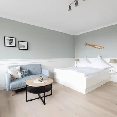 Top gelegenes Apartment mit Meerblick in der Ferne