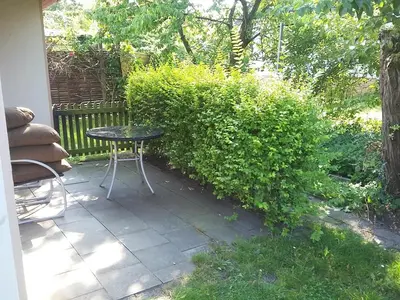 Ein Garten an der Unterkunft Ferienhaus Sahlenburg