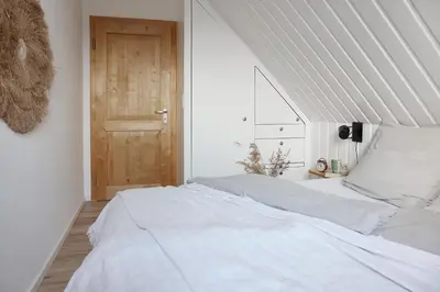 Ein Bett oder Betten in einem Zimmer der Unterkunft 2 Zimmer Wohntraum mit Balkon und Hafenblick