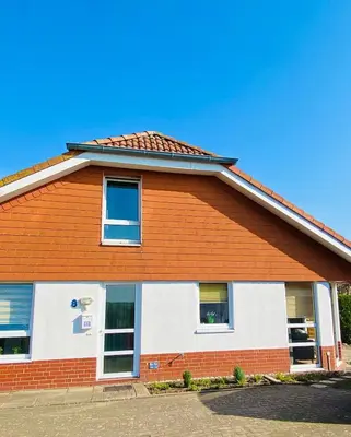 Das Gebäude in dem sich das Ferienhaus befindet