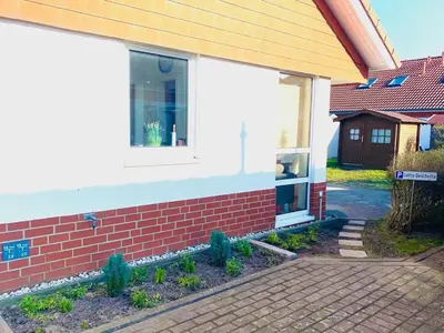 Das Gebäude in dem sich das Ferienhaus befindet