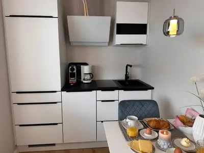 Küche/Küchenzeile in der Unterkunft Wellen & Wind - Moderne Ferienwohnung mit Meerblick