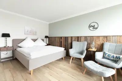 Ein Bett oder Betten in einem Zimmer der Unterkunft Top gelegene FeWo Strandkoje an der Perlebucht