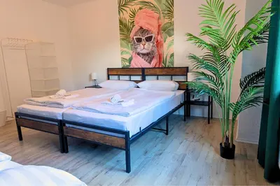 Ein Bett oder Betten in einem Zimmer der Unterkunft SHINYHOMEZ - Familienfreundliche Ferienwohnung in Geestland am Wattenmeer mit Terrasse, Küche und WLAN