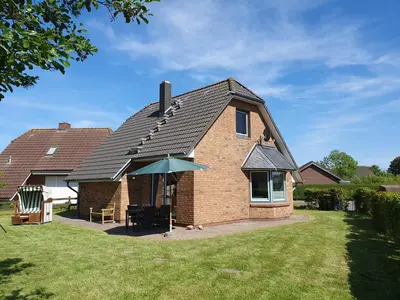 Das Gebäude in dem sich das Ferienhaus befindet