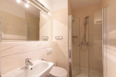 Ein Badezimmer in der Unterkunft Haus Rotesand, Whg 127