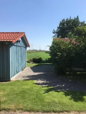 Ein Garten an der Unterkunft Ferienwohnung Kuhlmann Wurster Nordseeküste