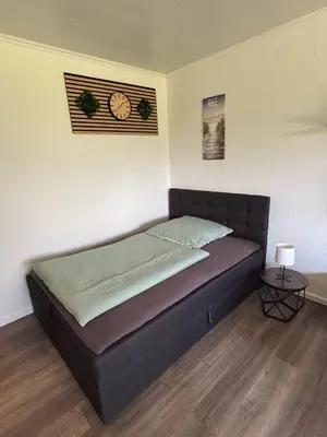 Ein Bett oder Betten in einem Zimmer der Unterkunft Apartment 2 - Haus Heinke am Deich