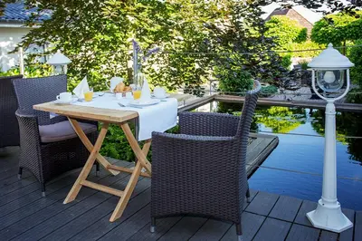 Ein Garten an der Unterkunft Hotel Kleiner Yachthafen
