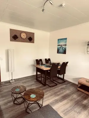 Ein Sitzbereich in der Unterkunft Apartment 3 - Haus Heinke am Deich